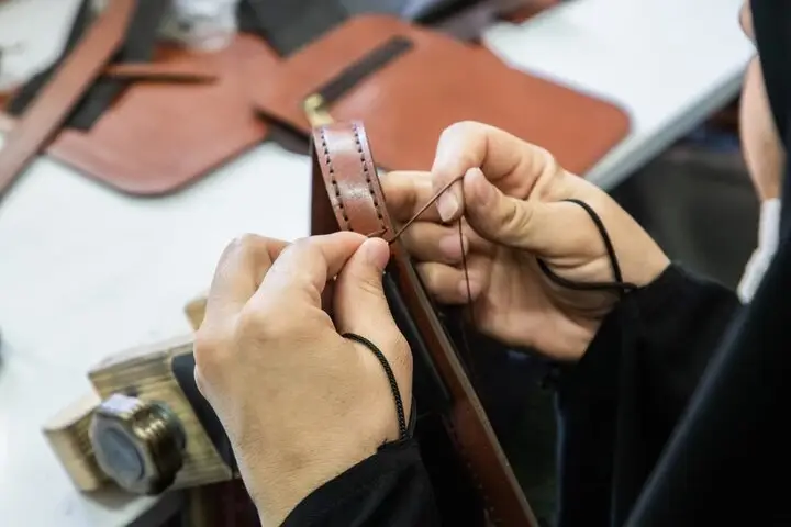 ۲۸۳ هنرمند خراسان جنوبی با دست‌های خلاق خود، چرم را به هنر زندگی تبدیل کردند!