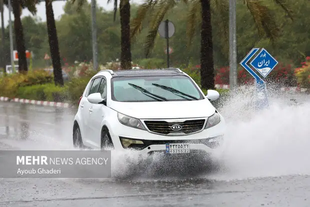 انسداد کامل راه‌های هرمزگان در پی طغیان رودخانه‌ها؛ توقف ترددهای دریایی و زمینی