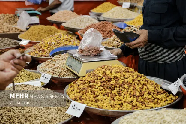 گرانی بی‌سابقه هزینه‌های یلدا؛ طعم شیرین دورهمی‌ها تلخ شد!