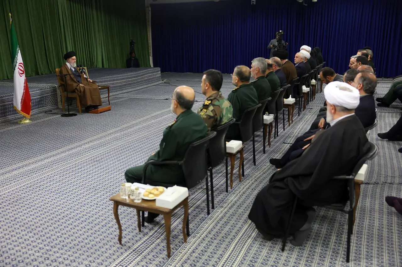 رهبر انقلاب: به‌رغم مشکلات، نقاط مثبت در کشور زیاد است