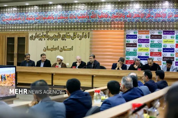 استاندار اصفهان: پروژه‌های زیست‌محیطی مقطعی و نمادین نباشد