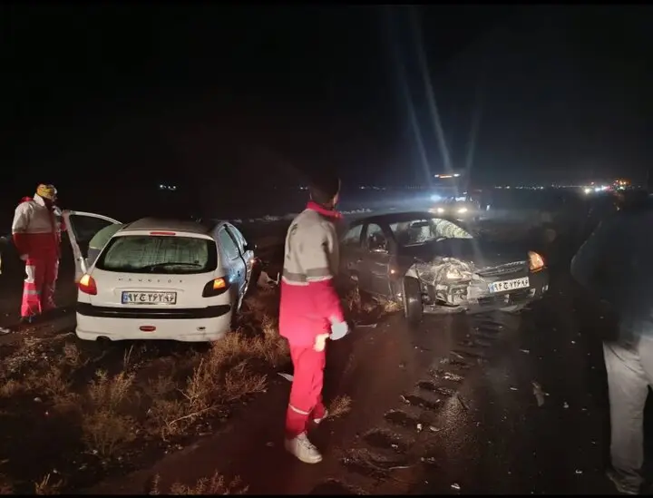 تصادف زنجیره‌ای در شاهرود با دو مصدوم؛ باران عامل حادثه؟