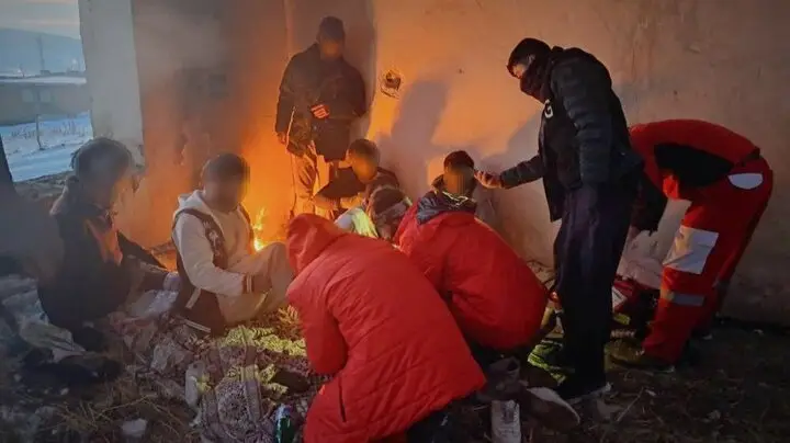 امدادرسانی فوری هلال احمر آذربایجان غربی به 11 مصدوم اتباع خارجی در کوهستان‌های برفی خوی