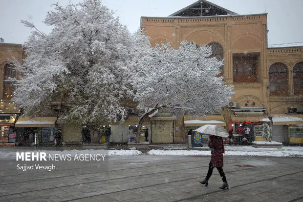 چشم‌انداز جادویی برف در آرامگاه بوعلی سینا همدان که دل‌ها را می‌رباید!