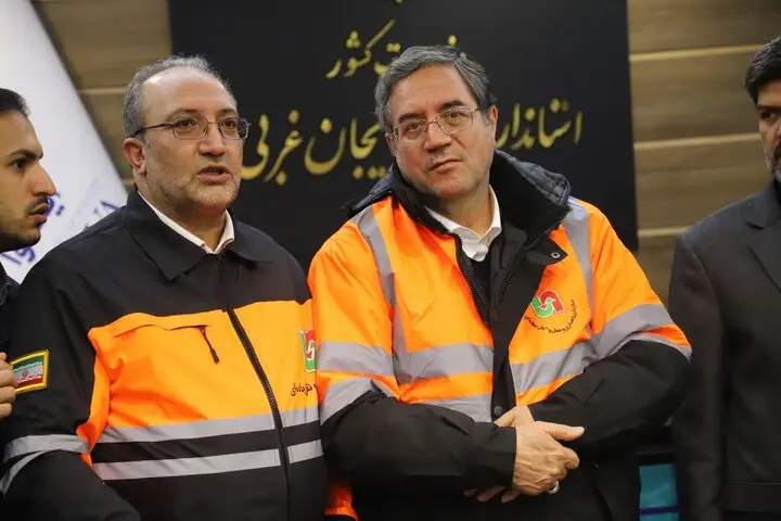 رژه باشکوه ۳۵۰ دستگاه ناوگان حمل‌ونقل جدید در آذربایجان‌غربی؛ تحولی بزرگ در جاده‌ها