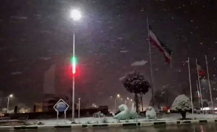 وقوع اولین برف پاییزی در قوچان؛ طبیعتی سفیدپوش و شگفت‌انگیز!