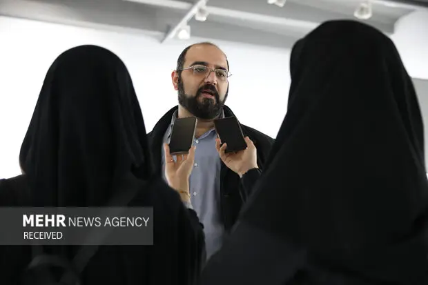 چرا کاریکاتوریست‌ها باید به «عجله» نیش بزنند؟ دوازدهمین دوسالانه تهران با موضوعی جنجالی