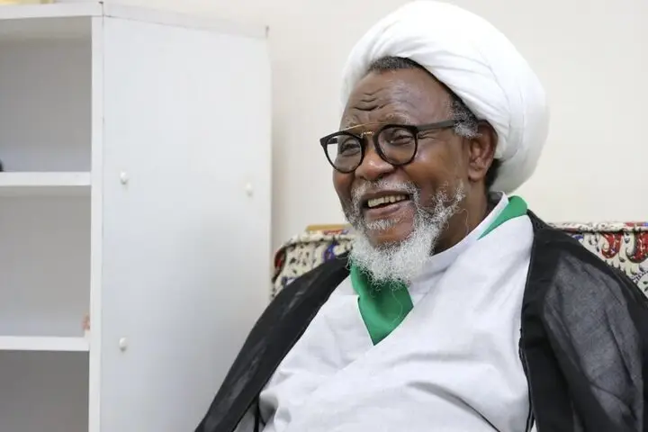 تصاویری ناب از تشرف شیخ زکزاکی به حرم حضرت فاطمه معصومه علیه‌السلام