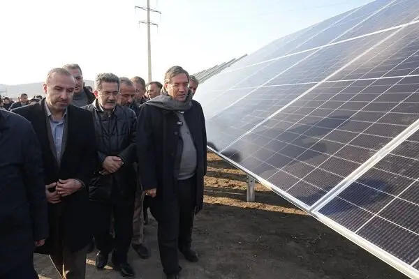 رحمانی خبر داد: اجرای ۲۰۰۰ مگاوات پنل خورشیدی در آذربایجان غربی برای جبران کسری برق!