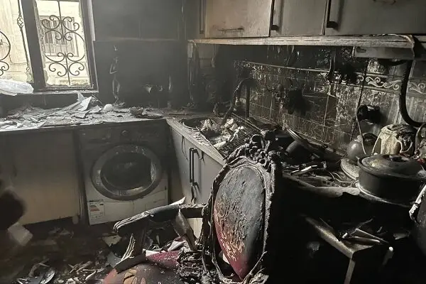 آتش‌سوزی مهیب در خیابان ولیعصر؛ آتش‌نشانان به سرعت وارد عمل شدند