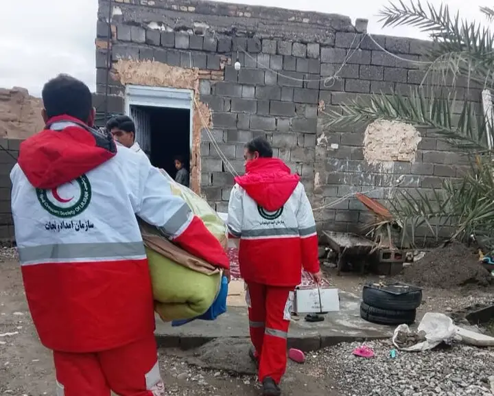 امدادرسانی گسترده هلال‌احمر هرمزگان به بیش از ۸۵۰۰ نفر آسیب‌دیده از باران‌های سیل‌آسا