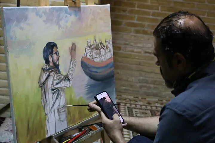 کارگاه نقاشی «روایت یاران» در شهرکرد؛ هنرمندان برجسته به تصویر کشیدن شهید سردار سهراب نوروزی پرداختند