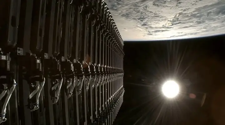 سقوط ماهواره استارلینک در ارتفاع ۴۱۸ کیلومتری؛ آیا ارتباط جهانی در خطر است؟