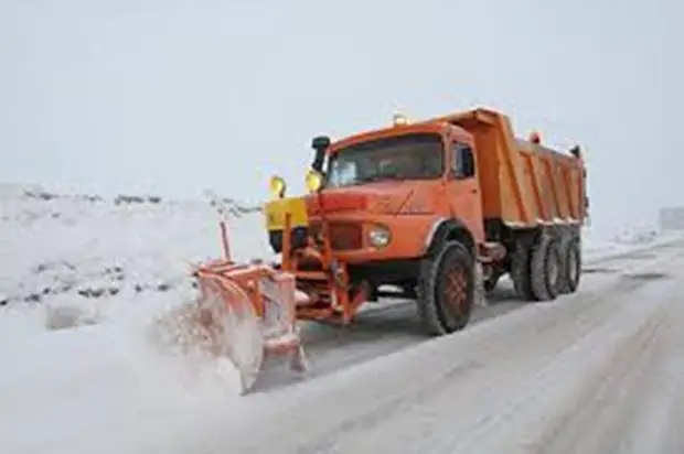برفروبی سخت‌پسندانه جاده خمین به الیگودرز در گردنه قره کهریز؛ آماده‌باش کامل نیروها!