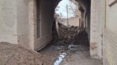 نفوذ روان آب چگونه بخشی از دروازه تاریخی پنجاهه نائین را فرو ریخت؟