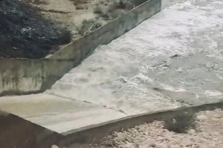 معاون آب منطقه از جزئیات عملیات بازگشایی دریچه تخلیه سد شمیل بندرعباس رونمایی کرد