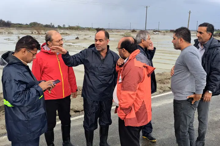 امدادرسانی سریع به روستاهای سیل‌زده سیریک؛ نیروهای هلال‌احمر در صحنه حاضر شدند