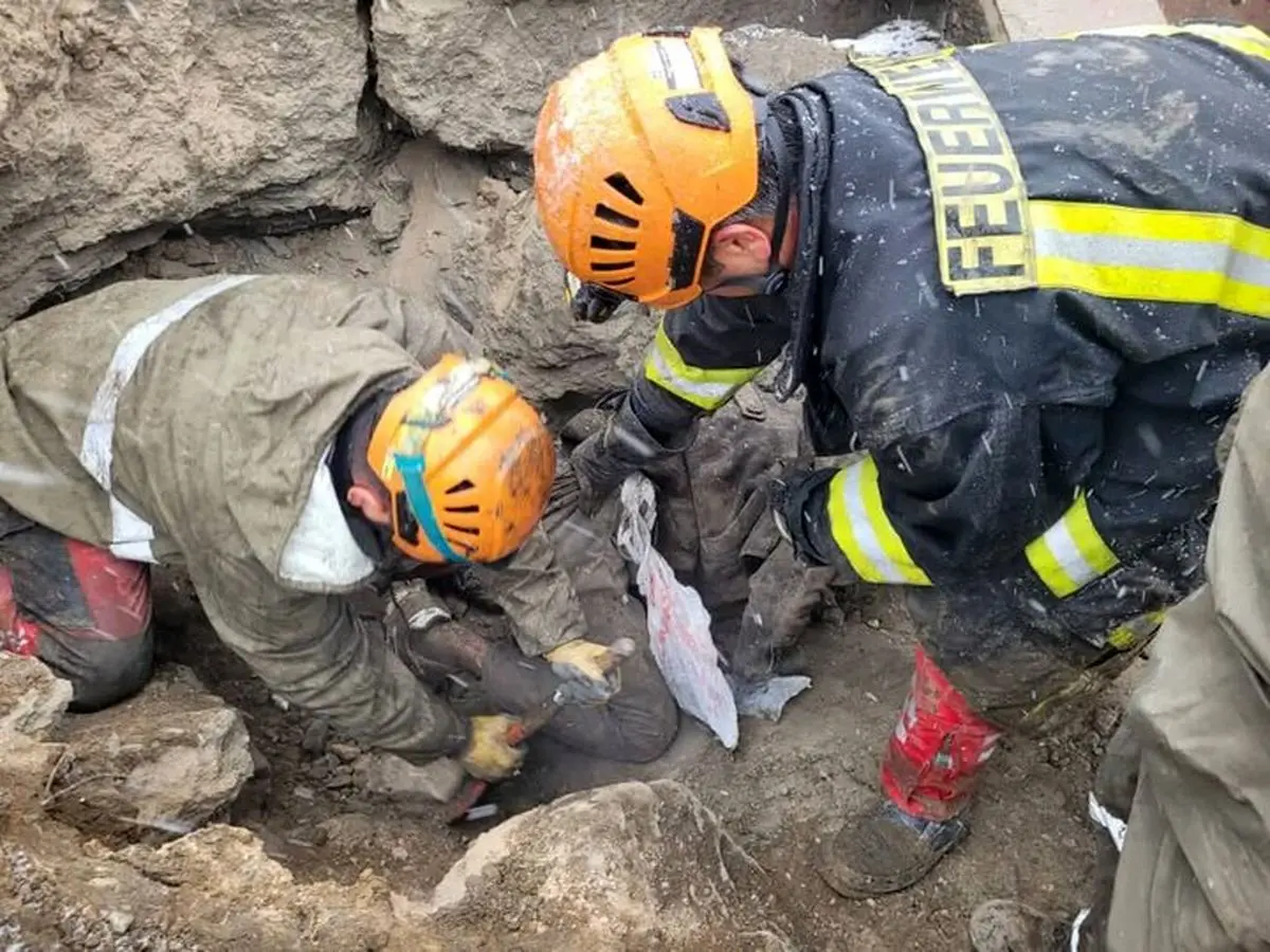 فاجعه‌ای دردناک در مشهد؛ جان باختن کارتن‌خواب زیر آوار کال دیواره‌ای