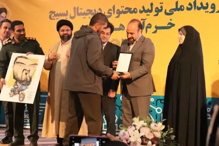 «سید حسن موسوی» چهره سال فضای مجازی خرمآباد شد