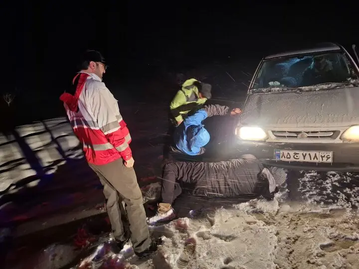 مدیرکل بحران خراسان شمالی در دل عملیات امداد، کنار مردم ایستاد!