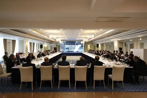 گروه بهمن با تکریم مشتریان، پیشتاز بازار خودروهای تجاری شد!