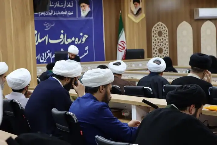 نشست هماندیشی «اساتید معارف اسلام ناب» لرستان در قم برگزار شد