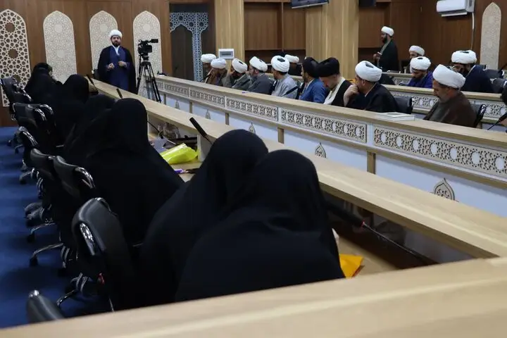 نشست هماندیشی «اساتید معارف اسلام ناب» لرستان در قم برگزار شد