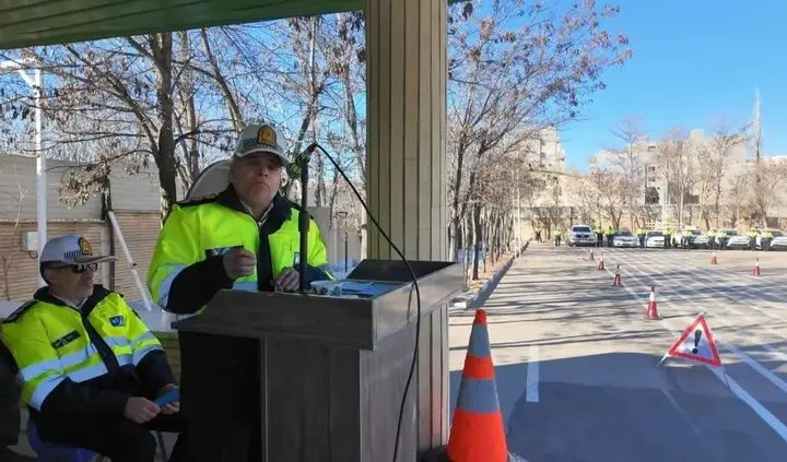 ۵۰ تیم گشت خودرویی پلیس در محورهای برف‌گیر اردبیل به میدان آمدند!