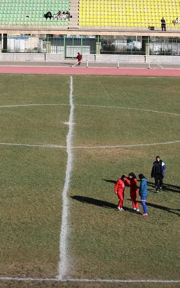 گام‌های بزرگ فوتبال زنان روی زیرساخت‌های ضعیف/ مثل آقایان عقب نمانند!