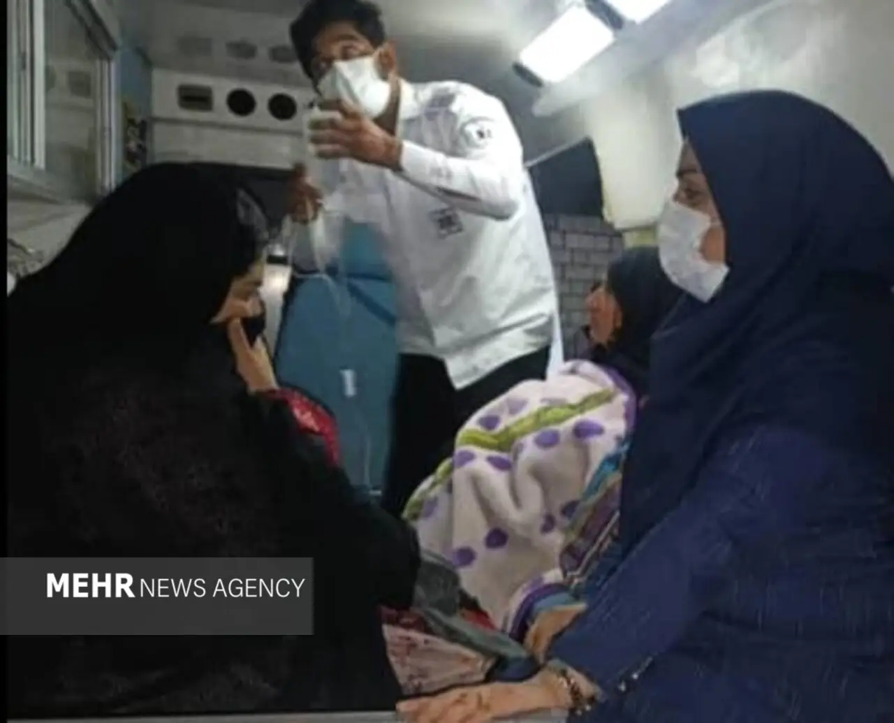 تولد نوزاد دلگانی در شرایط سخت جوی و مسیرهای مسدود