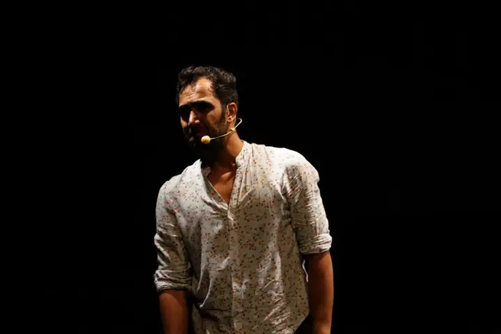 ۱۸۰ دقیقه تک‌گویی بی‌وقفه؛ نمایش «کلوزآپ» چگونه عشق را روایت می‌کند؟