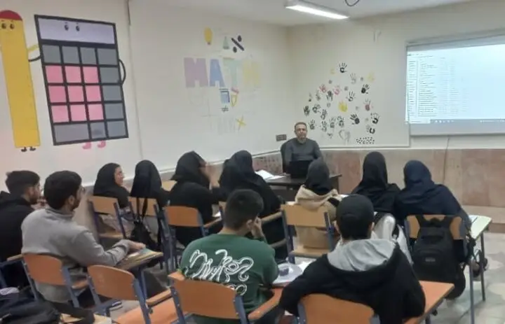 دشتی‌زاده از برگزاری کلاس‌های ویژه کنکور در خارگ خبر داد؛ فرصتی طلایی برای دانش‌آموزان جزیره