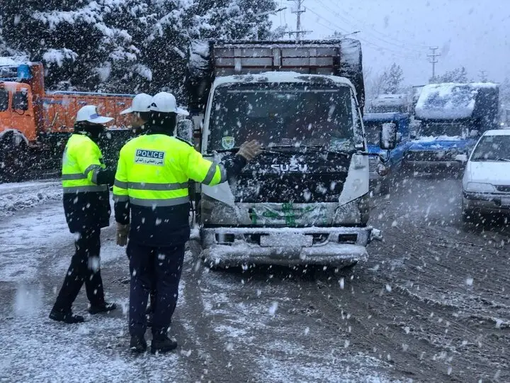 تردد در محورهای خراسان شمالی فقط با زنجیر چرخ امکان‌پذیر است