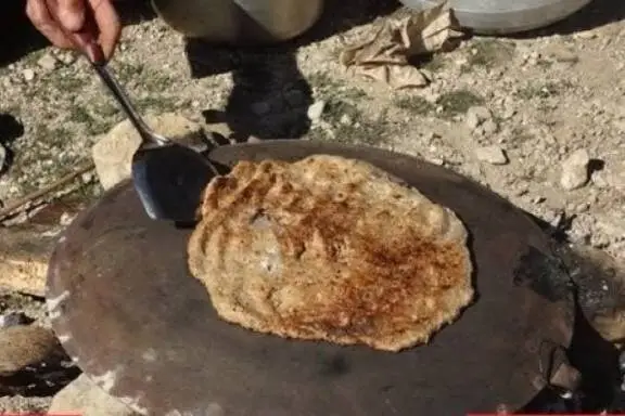 شبی به بلندای تاریخ: یلدا در کوهساران کریک با عطر نان تُنگ و شیرینی‌