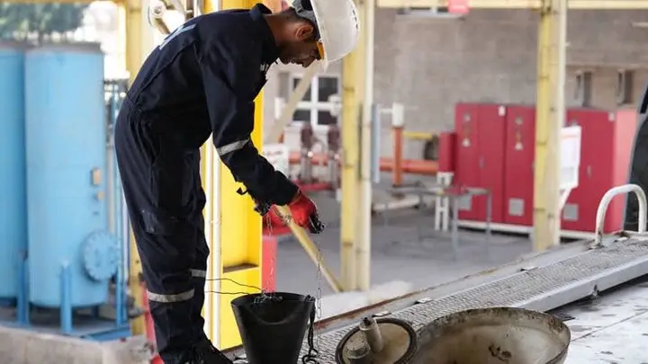 تولید بی‌سابقه روغن روانکار کشتی در بندر شهید رجایی با مواد داخلی!