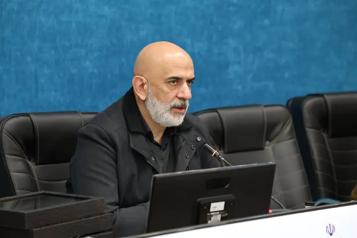 خسروی وعده داد: ظرفیت‌های خالی صنایع اصفهان به زودی جان می‌گیرند!