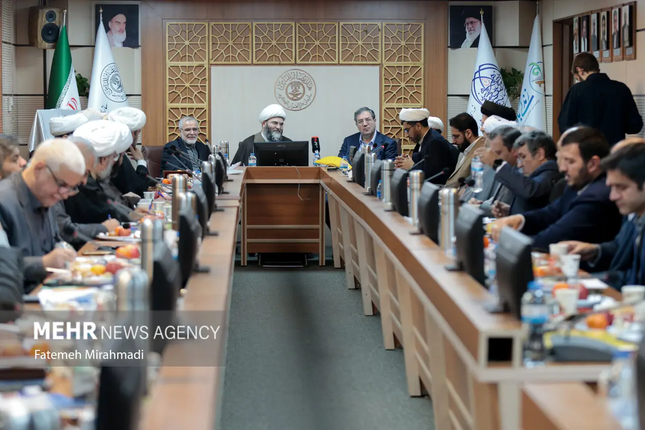 پوستر نخستین جشنواره قرآنی زندگی با آیه‌ها رونمایی شد