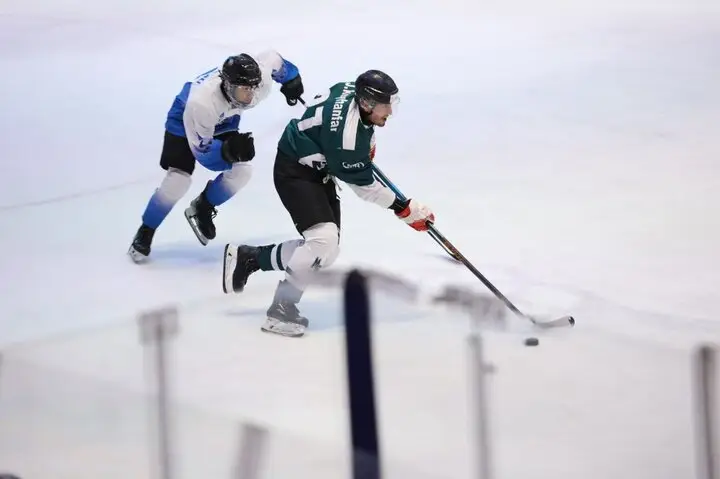 فعالیت ۲۰۰ بازیکن در لیگ هاکی روی یخ/ جدال جذاب ۸ تیم برای قهرمانی