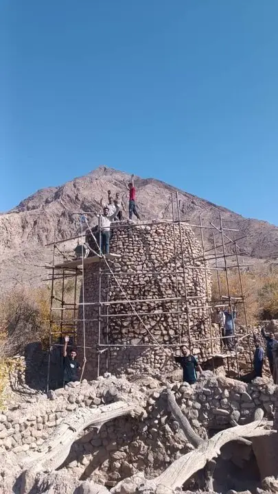 مرمت ۲ برج‌ تاریخی به دست مردم‌+ فیلم