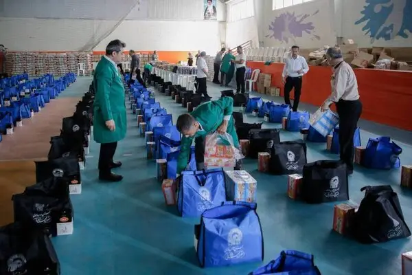 بنیاد کرامت رضوی با ۱۵۰۰ بسته یلدایی دل کودکان بی‌سرپرست را روشن کرد