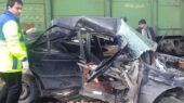 برخورد وحشتناک قطار با خودرو در شازند؛ یک جوان مصدوم شد