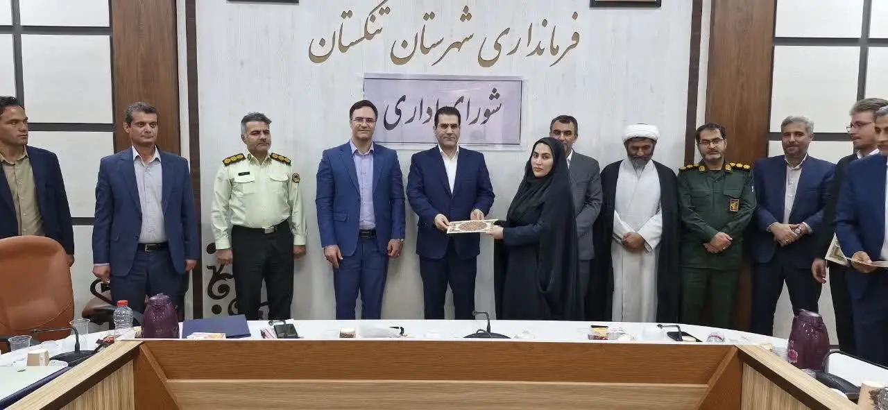 معاون فرماندار تنگستان و بخشداران مرکزی و دلوار معرفی شدند