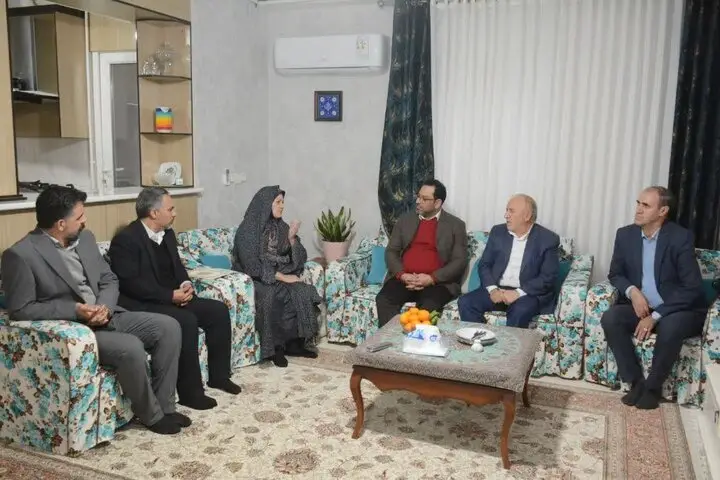 دیدار مدیرکل بنیاد شهید لرستان با خانواده‌های شهدا و ایثارگران