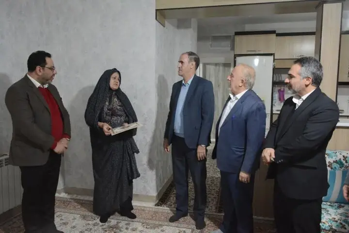 دیدار مدیرکل بنیاد شهید لرستان با خانواده‌های شهدا و ایثارگران