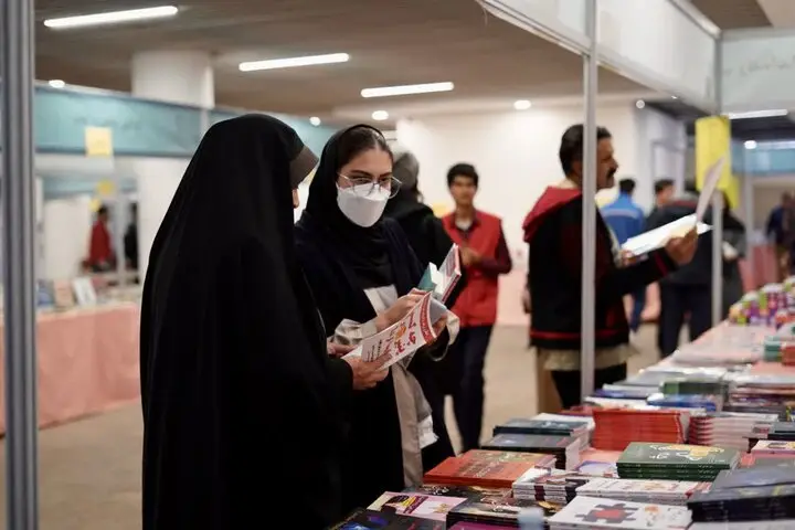 ۲۰ هزار کتاب در نمایشگاهی بی‌سابقه در قلب کرمان به چشم می‌خورد!
