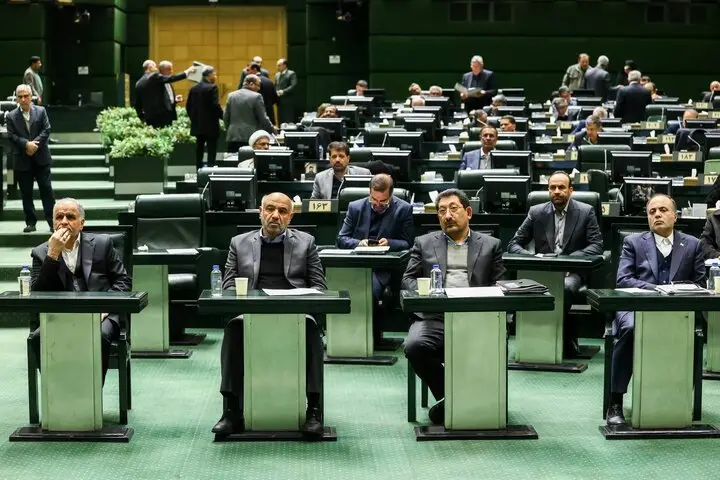 مجلس ۲.۵ میلیارد دلار برای کالابرگ در ۳ ماه آخر سال اختصاص داد؛ آیا معیشت مردم بهبود می‌یابد؟