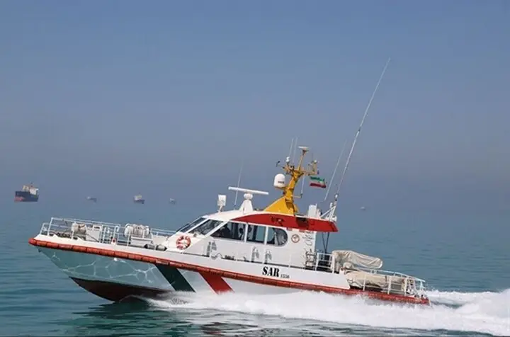 ۲۹ ساعت تلاش بی‌وقفه ناجیان دریایی برای نجات ۱۴ نفر در طوفان هرمزگان