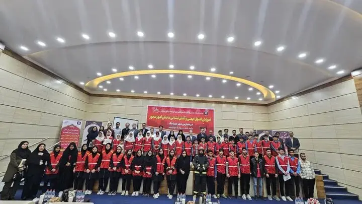 دانش‌آموزان دوراهک به «همیاران آتش‌نشان» تبدیل شدند؛ آموزش ایمنی از مدرسه تا جامعه