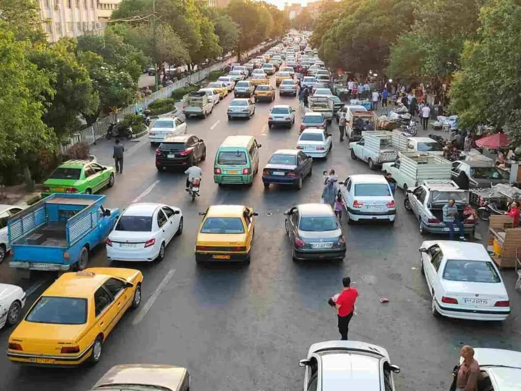 بررسی چالش های ترافیکی قم با روزانه ۲میلیون سفر؛ضرورت بازنگری سیاست ها