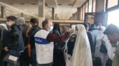پایش بهداشتی دقیق ۲۰۰ زائر عمره در فرودگاه کرمانشاه؛ سلامت بازگشت‌کنندگان زیر ذره‌بین کارشناسان